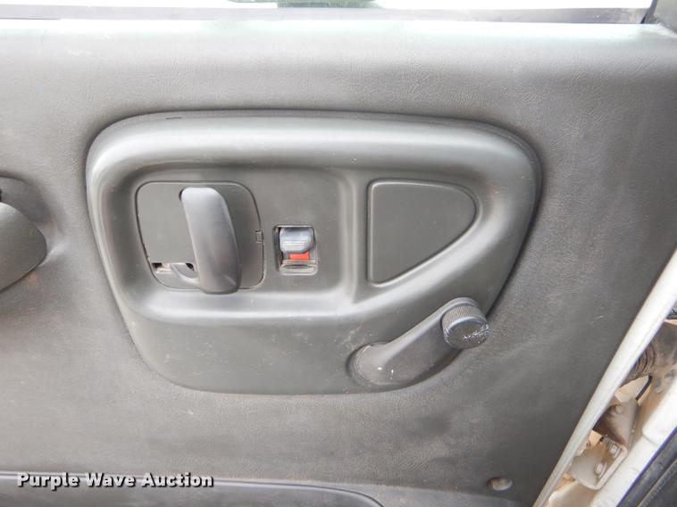 image for item EZ9978 2006 Chevrolet C5500 Crew Cab flatbed truck