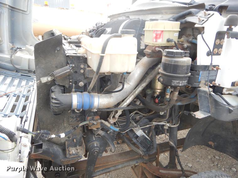 image for item EZ9978 2006 Chevrolet C5500 Crew Cab flatbed truck