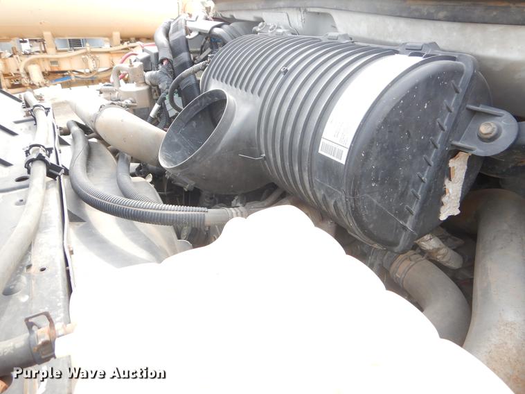 image for item EZ9978 2006 Chevrolet C5500 Crew Cab flatbed truck