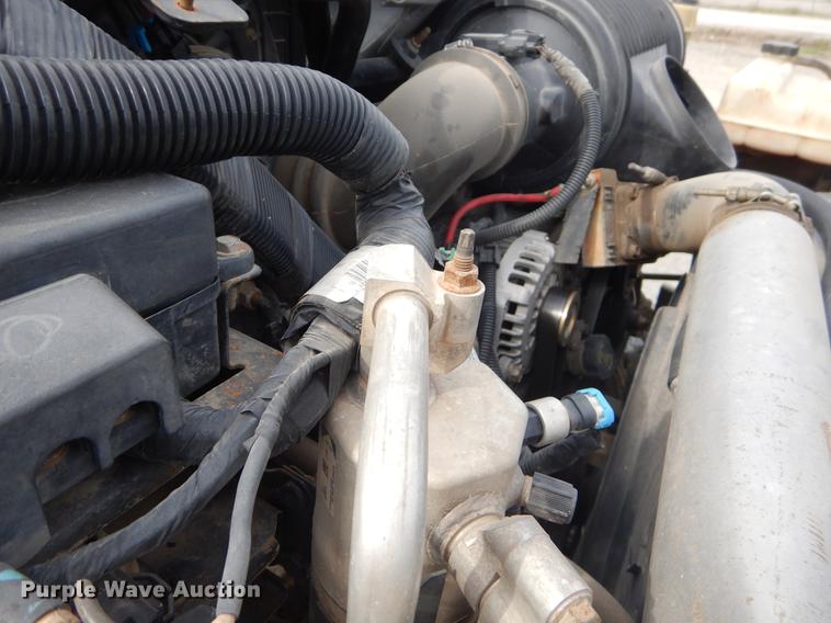 image for item EZ9978 2006 Chevrolet C5500 Crew Cab flatbed truck