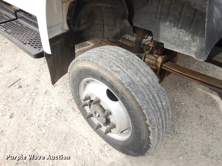 image for item EZ9978 2006 Chevrolet C5500 Crew Cab flatbed truck