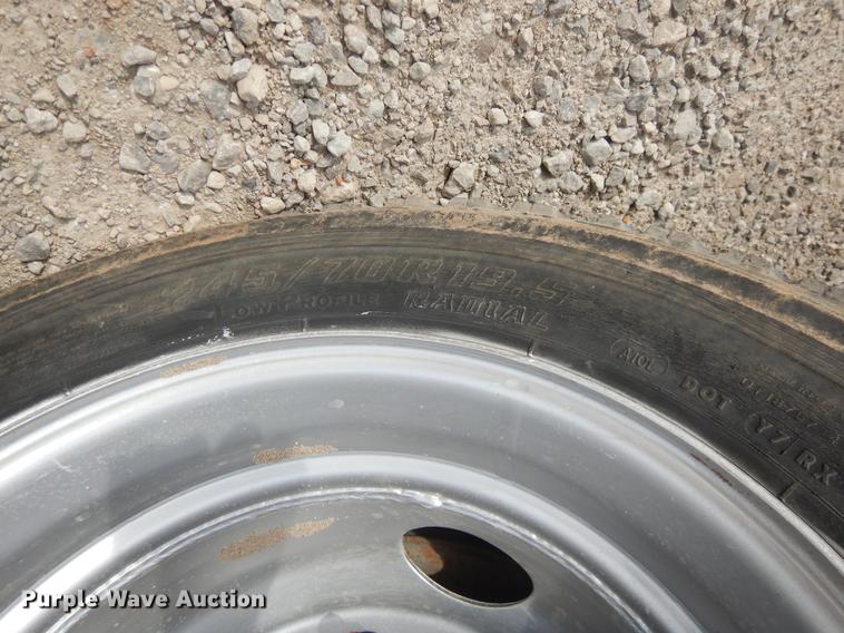 image for item EZ9978 2006 Chevrolet C5500 Crew Cab flatbed truck