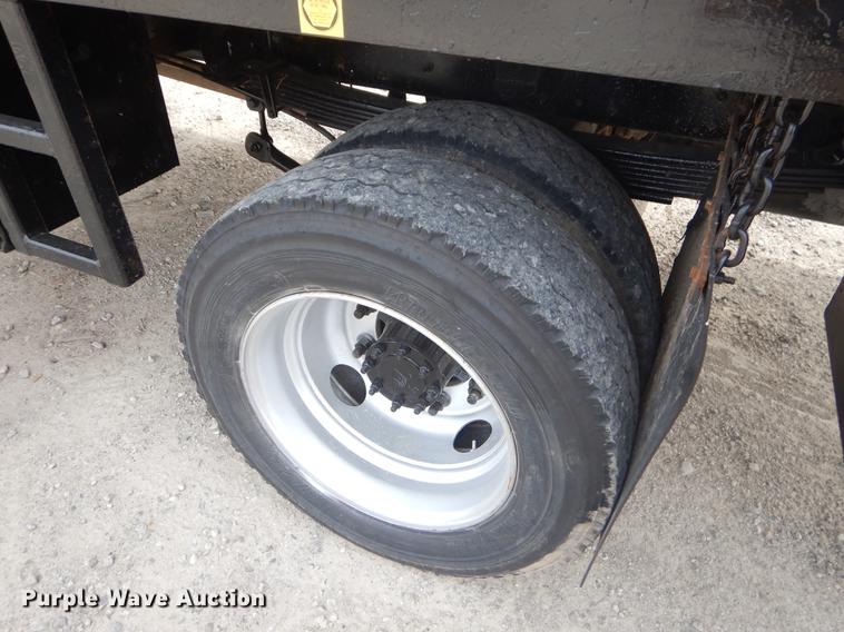 image for item EZ9978 2006 Chevrolet C5500 Crew Cab flatbed truck