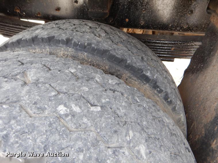 image for item EZ9978 2006 Chevrolet C5500 Crew Cab flatbed truck