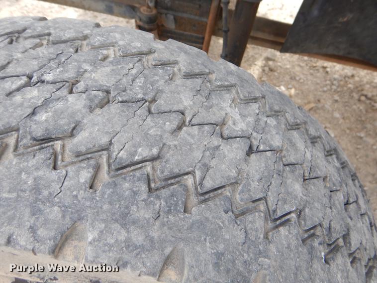 image for item EZ9978 2006 Chevrolet C5500 Crew Cab flatbed truck