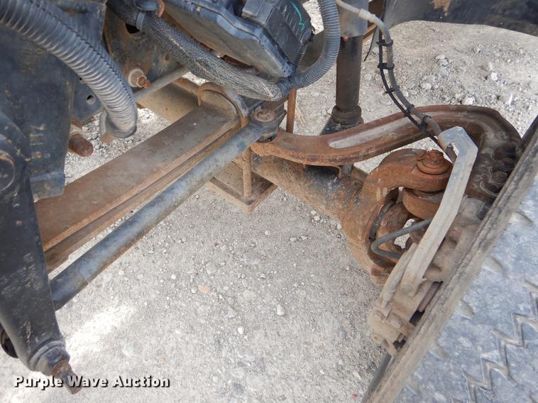 image for item EZ9978 2006 Chevrolet C5500 Crew Cab flatbed truck