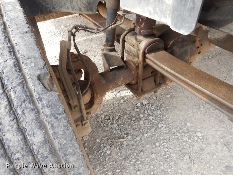 image for item EZ9978 2006 Chevrolet C5500 Crew Cab flatbed truck