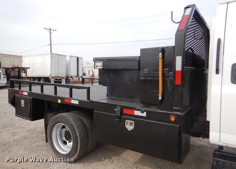 image for item EZ9978 2006 Chevrolet C5500 Crew Cab flatbed truck