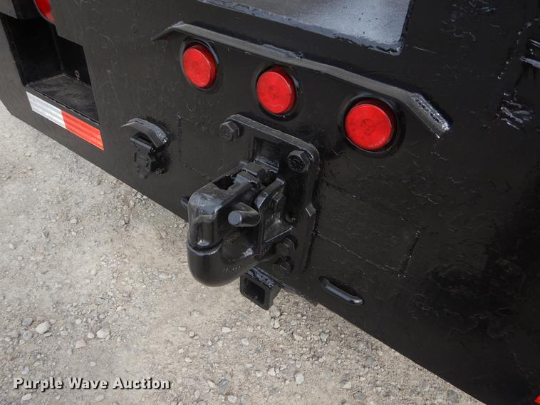 image for item EZ9978 2006 Chevrolet C5500 Crew Cab flatbed truck