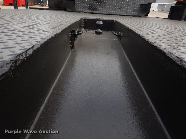 image for item EZ9978 2006 Chevrolet C5500 Crew Cab flatbed truck