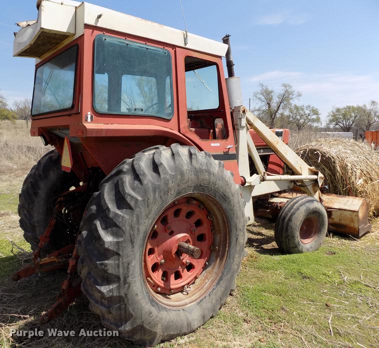 image for item FG9254 1976 International 1466 tractor