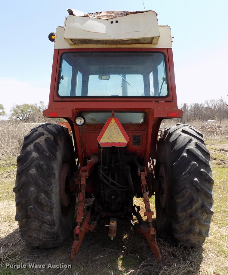 image for item FG9254 1976 International 1466 tractor