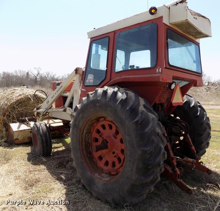 image for item FG9254 1976 International 1466 tractor