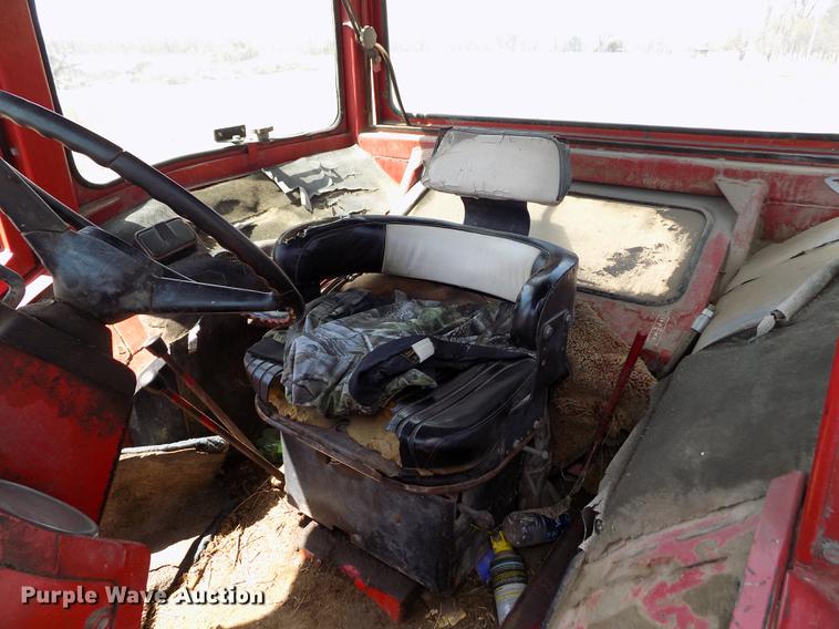 image for item FG9254 1976 International 1466 tractor