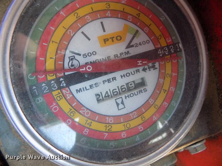 image for item FG9254 1976 International 1466 tractor