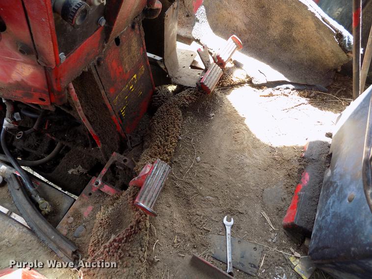 image for item FG9254 1976 International 1466 tractor