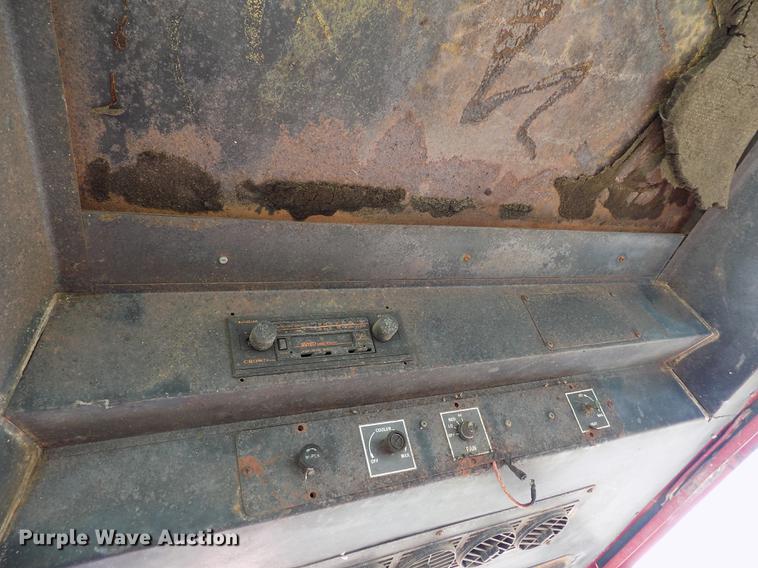 image for item FG9254 1976 International 1466 tractor