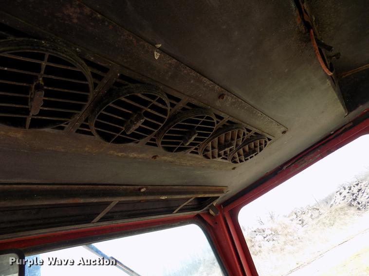 image for item FG9254 1976 International 1466 tractor