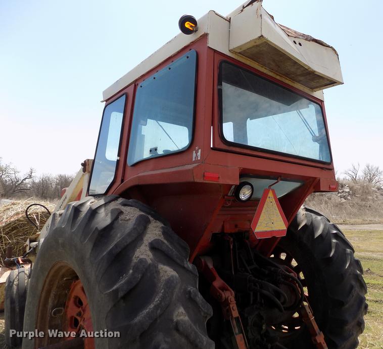 image for item FG9254 1976 International 1466 tractor