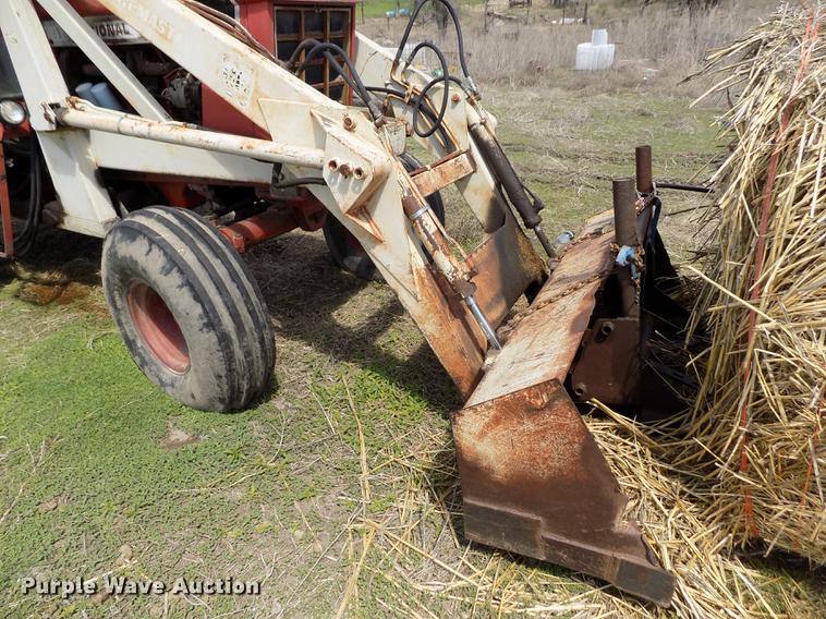 image for item FG9254 1976 International 1466 tractor