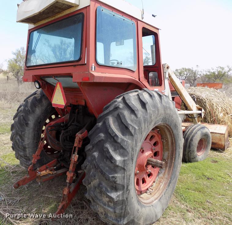 image for item FG9254 1976 International 1466 tractor