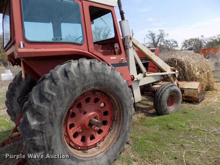 image for item FG9254 1976 International 1466 tractor