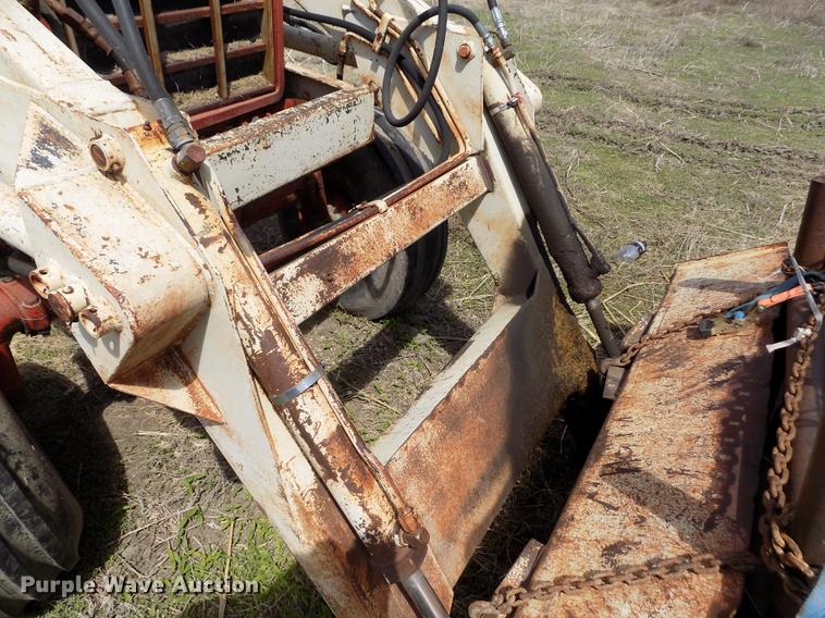 image for item FG9254 1976 International 1466 tractor