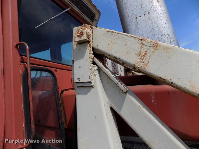 image for item FG9254 1976 International 1466 tractor