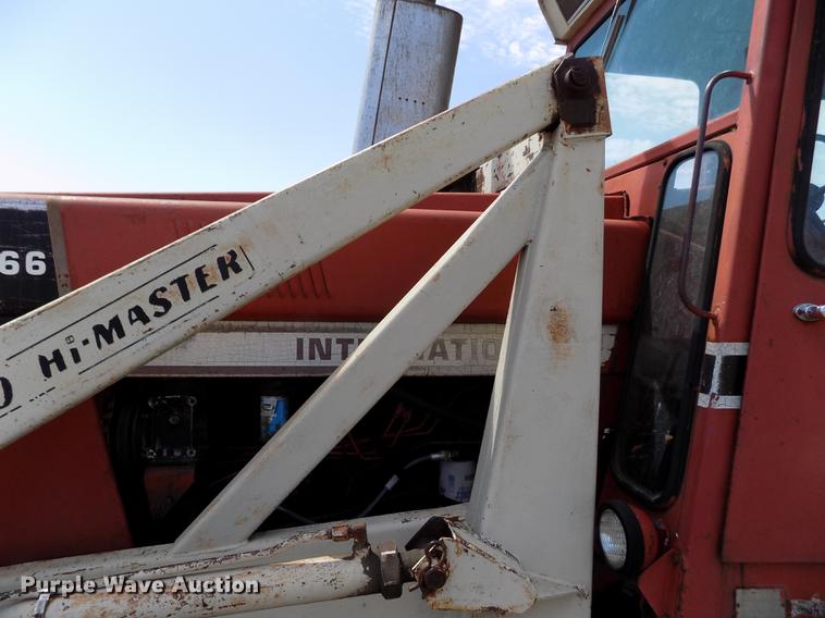 image for item FG9254 1976 International 1466 tractor