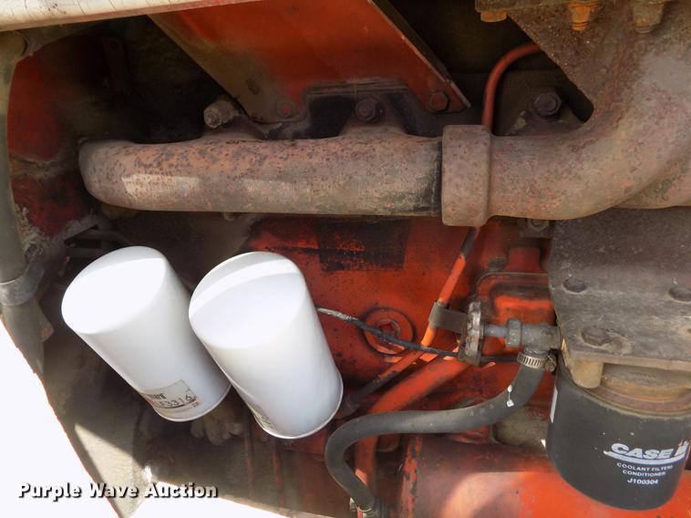 image for item FG9254 1976 International 1466 tractor