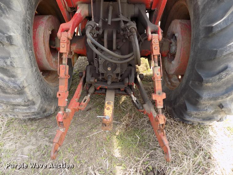 image for item FG9254 1976 International 1466 tractor