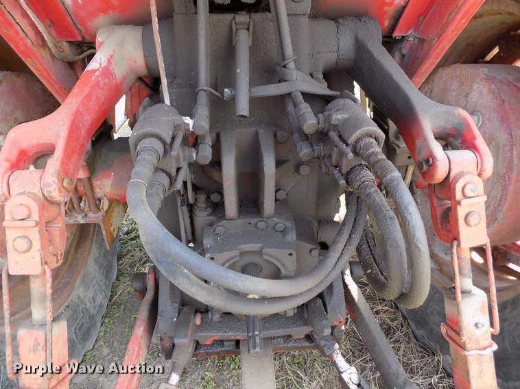 image for item FG9254 1976 International 1466 tractor