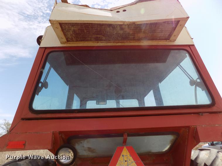 image for item FG9254 1976 International 1466 tractor