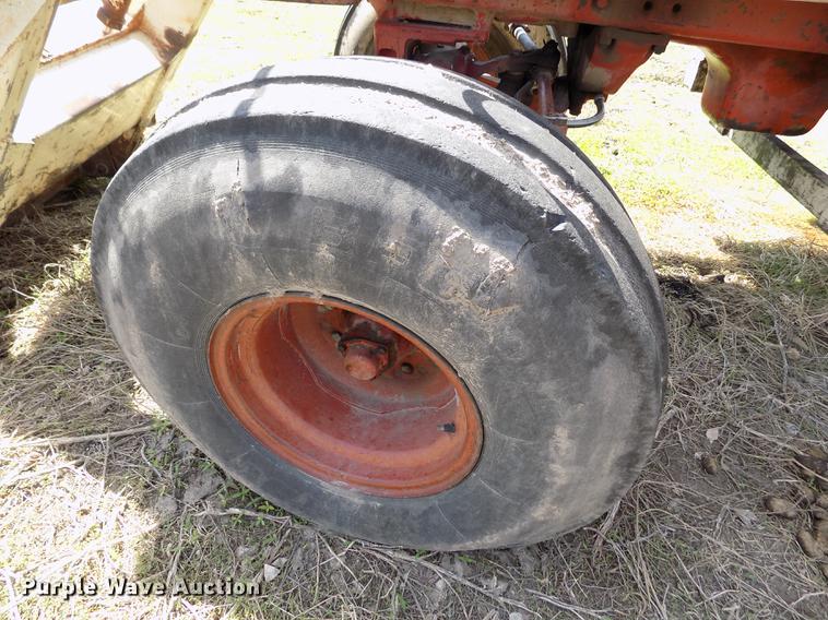 image for item FG9254 1976 International 1466 tractor