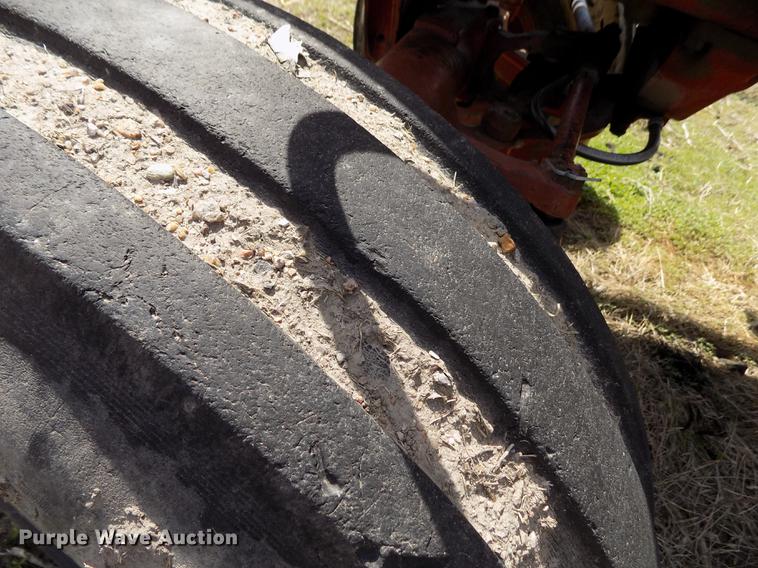 image for item FG9254 1976 International 1466 tractor