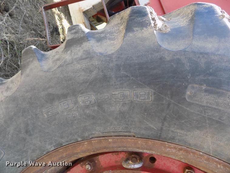 image for item FG9254 1976 International 1466 tractor