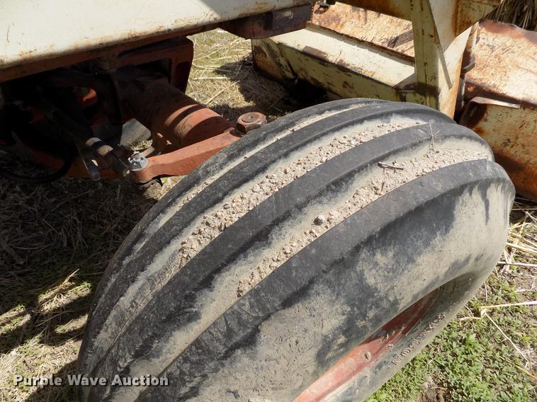 image for item FG9254 1976 International 1466 tractor