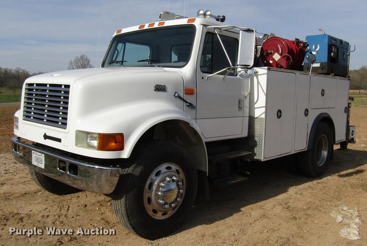 image for item FJ9635 1998 International 4700 service truck with crane