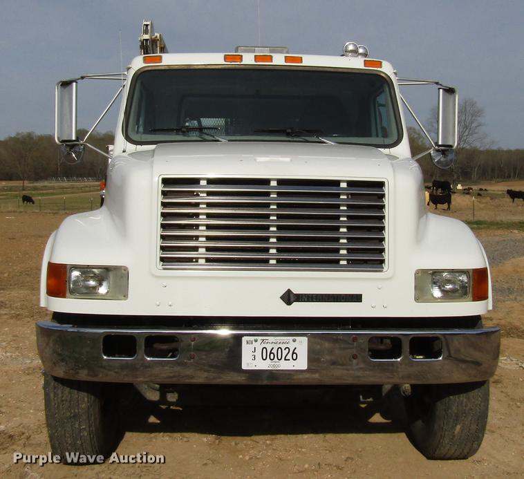 image for item FJ9635 1998 International 4700 service truck with crane