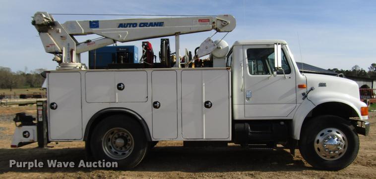 image for item FJ9635 1998 International 4700 service truck with crane