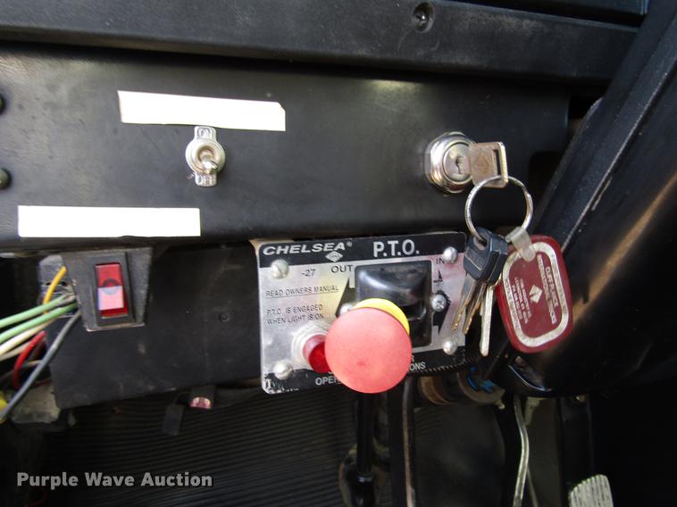 image for item FJ9635 1998 International 4700 service truck with crane