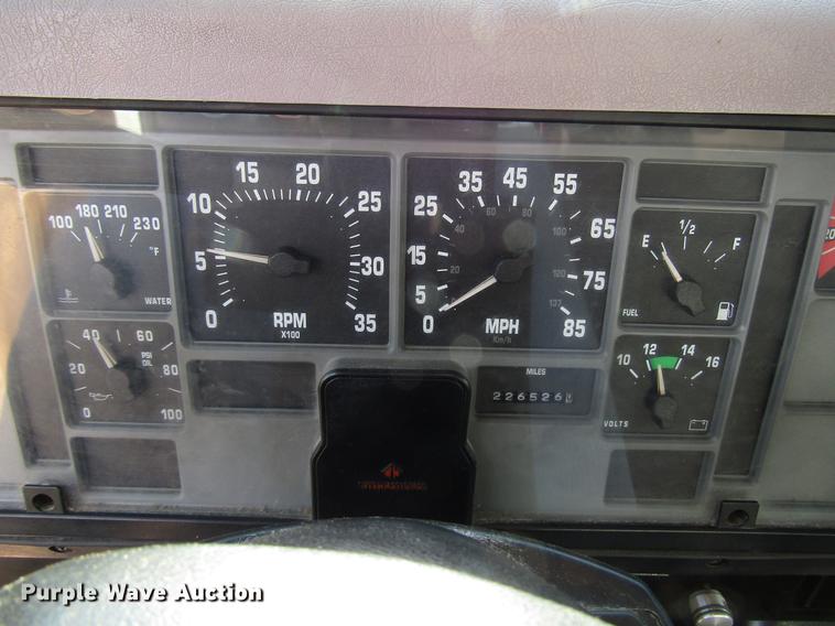 image for item FJ9635 1998 International 4700 service truck with crane