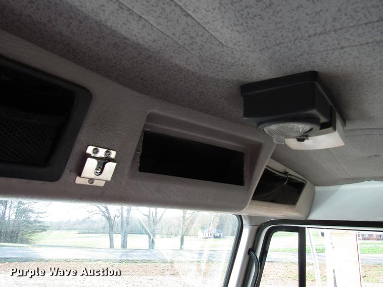 image for item FJ9635 1998 International 4700 service truck with crane