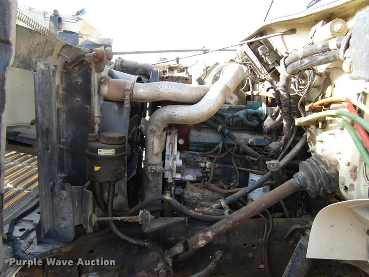 image for item FJ9635 1998 International 4700 service truck with crane