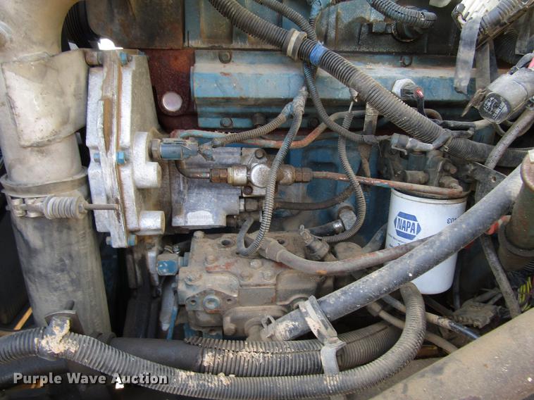 image for item FJ9635 1998 International 4700 service truck with crane