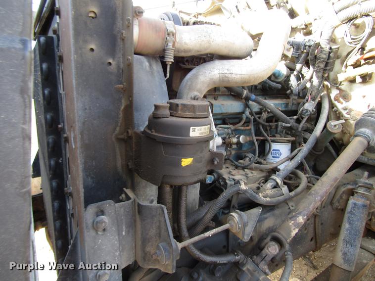 image for item FJ9635 1998 International 4700 service truck with crane