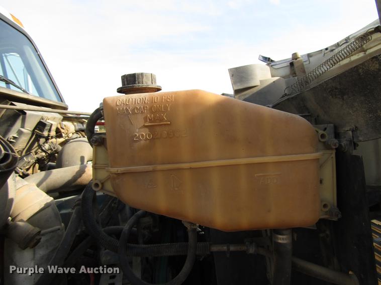 image for item FJ9635 1998 International 4700 service truck with crane