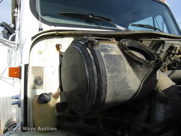 image for item FJ9635 1998 International 4700 service truck with crane