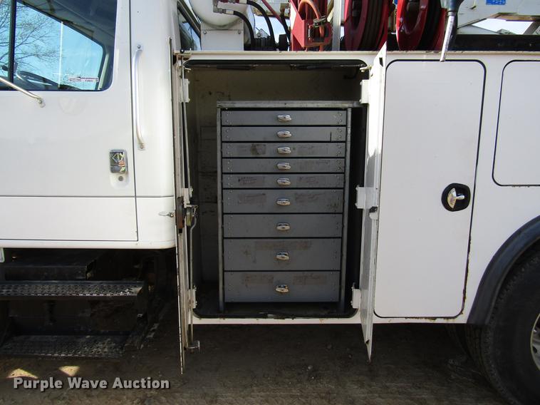 image for item FJ9635 1998 International 4700 service truck with crane