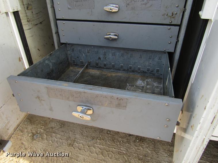 image for item FJ9635 1998 International 4700 service truck with crane